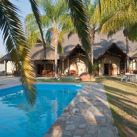 Oshakati Country Hotel Екстериор снимка