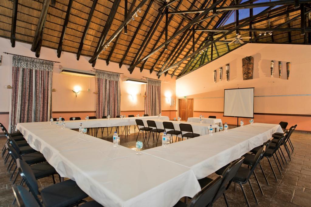 Oshakati Country Hotel Екстериор снимка