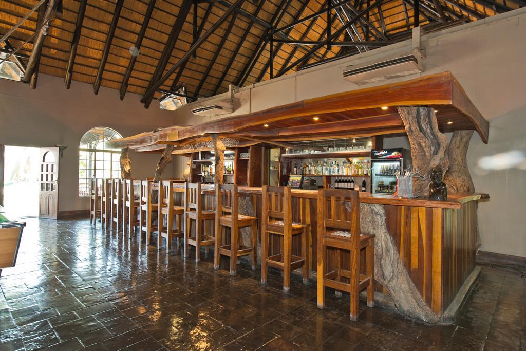 Oshakati Country Hotel Екстериор снимка