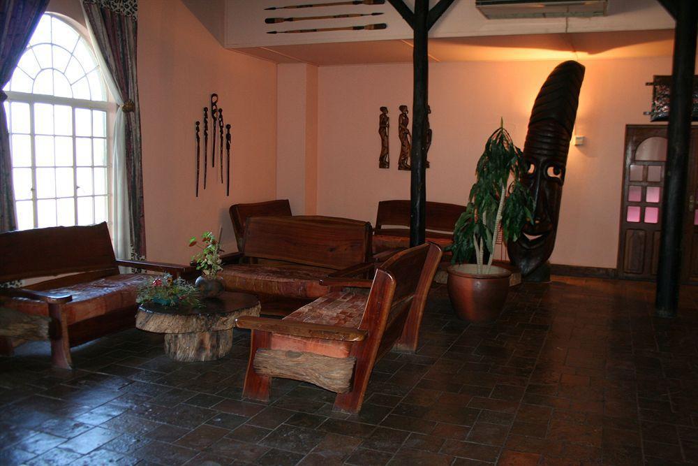 Oshakati Country Hotel Екстериор снимка