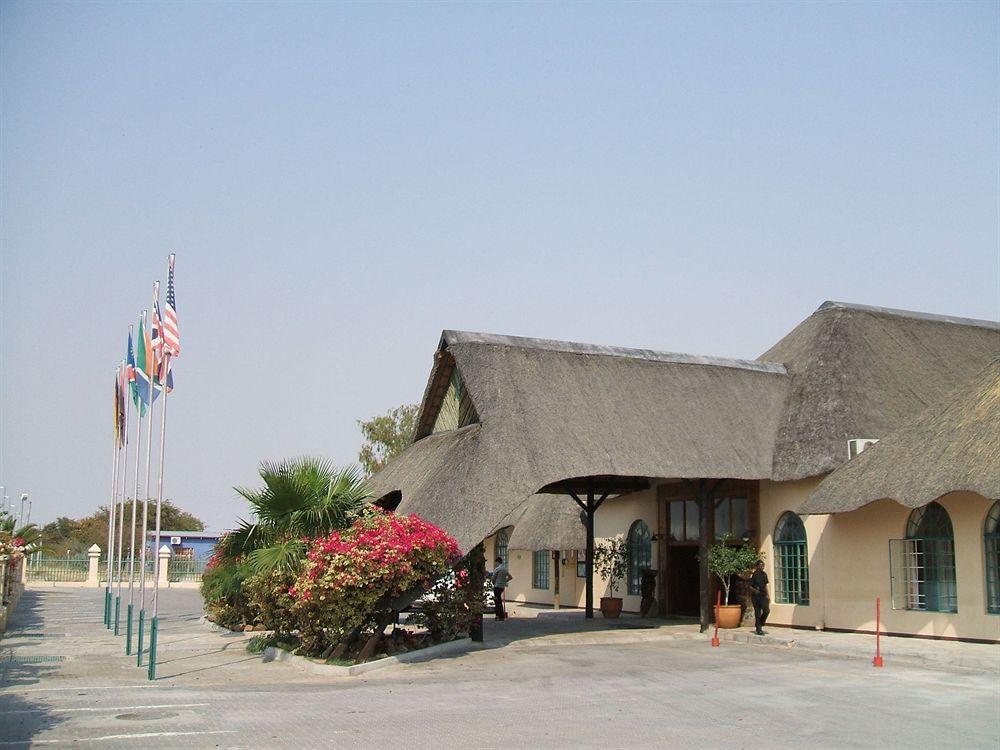 Oshakati Country Hotel Екстериор снимка