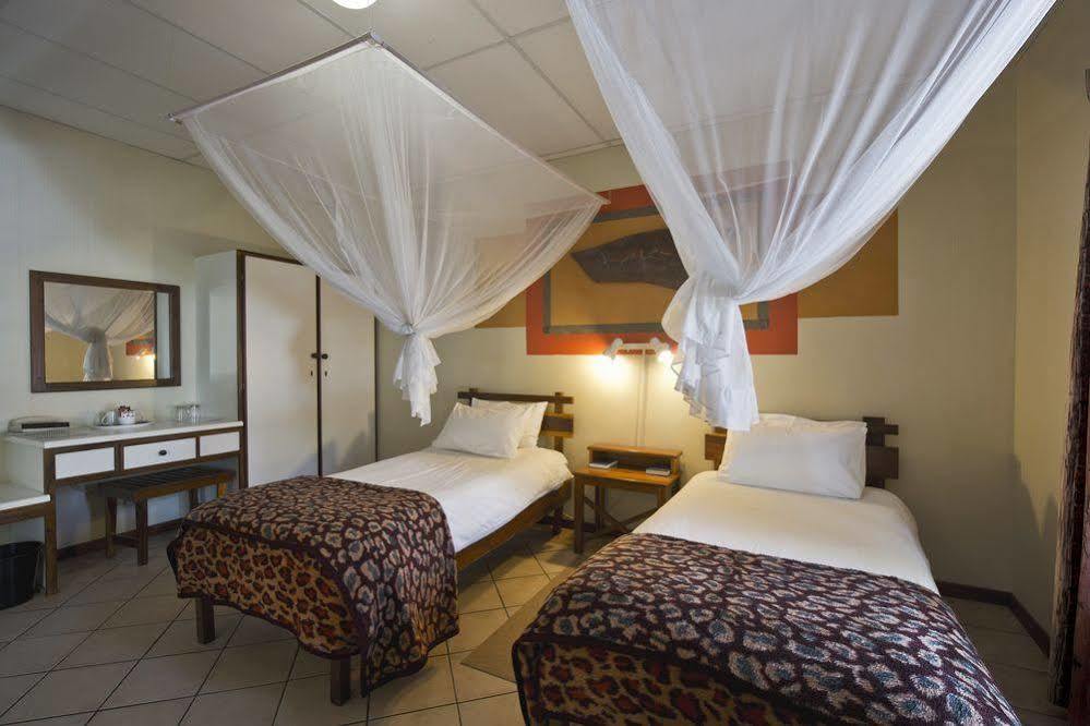 Oshakati Country Hotel Екстериор снимка